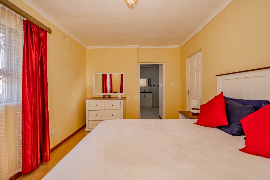 6 Bedroom Property for Sale in Sanddrift Western Cape